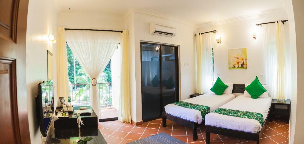 Anjungan Beach Resort Kampung Teluk Nipah Ngoại thất bức ảnh