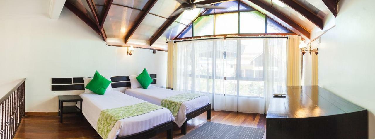 Anjungan Beach Resort Kampung Teluk Nipah Ngoại thất bức ảnh