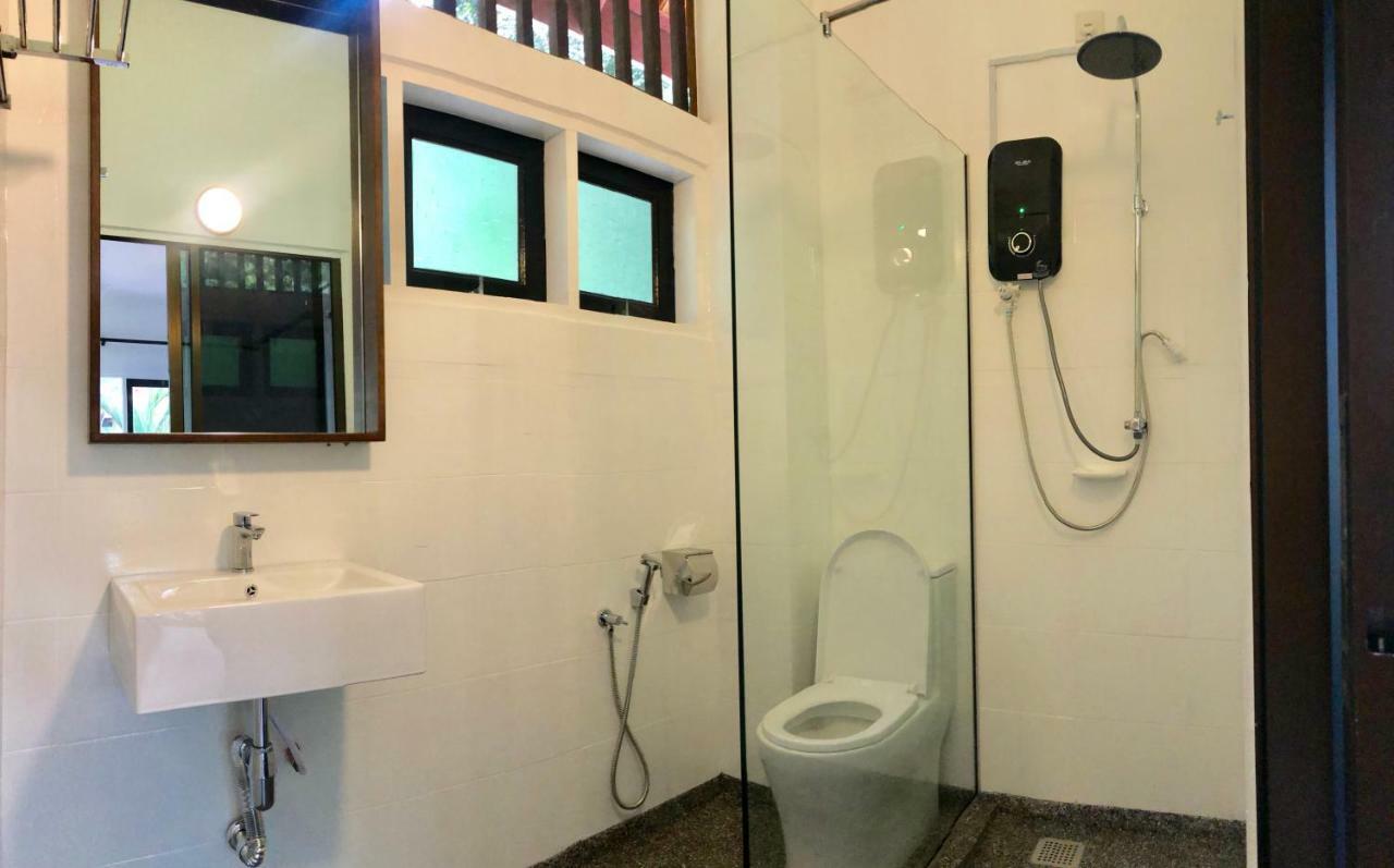 Anjungan Beach Resort Kampung Teluk Nipah Ngoại thất bức ảnh