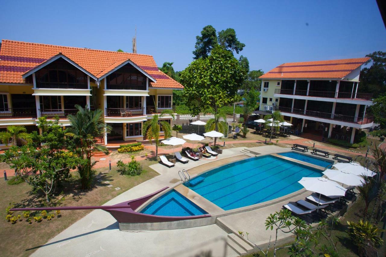 Anjungan Beach Resort Kampung Teluk Nipah Ngoại thất bức ảnh