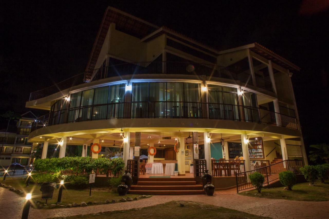 Anjungan Beach Resort Kampung Teluk Nipah Ngoại thất bức ảnh