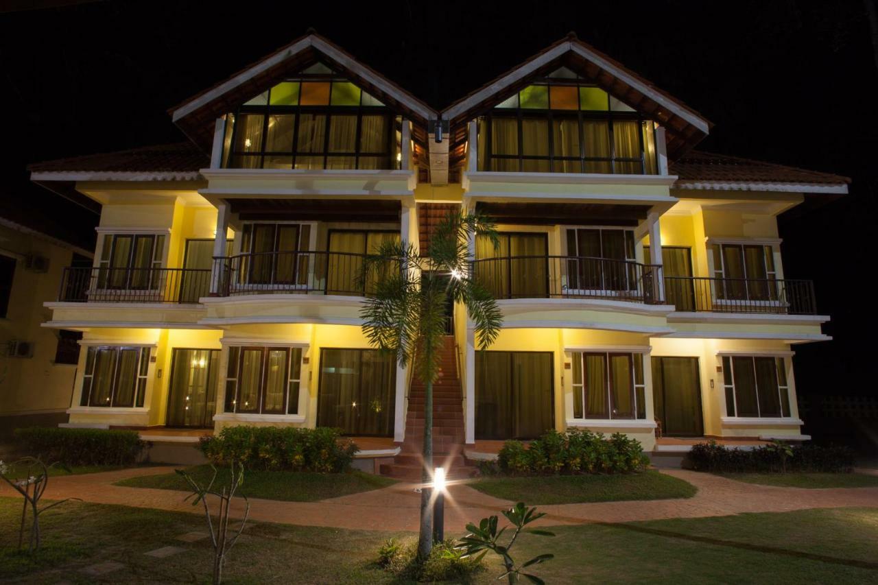 Anjungan Beach Resort Kampung Teluk Nipah Ngoại thất bức ảnh