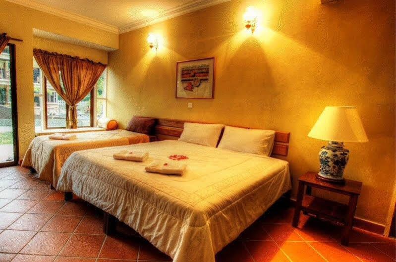 Anjungan Beach Resort Kampung Teluk Nipah Ngoại thất bức ảnh